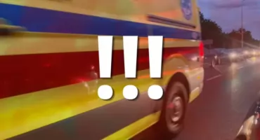 TRAGICZNY WYPADEK NA ŻOŁNIERSKIEJ W ZĄBKACH. JEDEN MANEWR DOPROWADZIŁ DO TRAGEDII [ZDJĘCIA]
