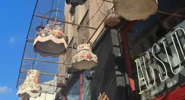 KAMIENICA DO ROZBUDOWY. MIESZKAŃCY MUSZĄ OPUŚCIĆ TO MIEJSCE, A WRAZ Z NIMI KULTOWY BAR