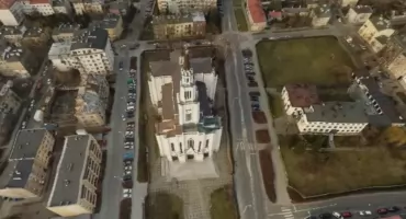 AWANTURA o parafialną działkę na placu Szembeka. Wierni ją uratowali!