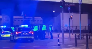 MAKABRYCZNY WYPADEK NA WOLI! Autokar zderzył się z rowerzystą na al. Prymasa Tysiąclecia [ZDJĘCIA]