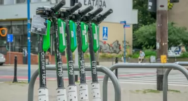 Zmiany dla użytkowników hulajnóg elektrycznych. Rząd chce zaostrzyć przepisy