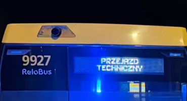 WPADŁA POD RUSZAJĄCY AUTOBUS. Poważny wypadek na Radzymińskiej
