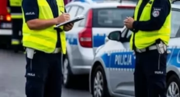 Krwawa kłótnia w centrum Warszawy. 55-latek z raną kłutą trafił do szpitala
