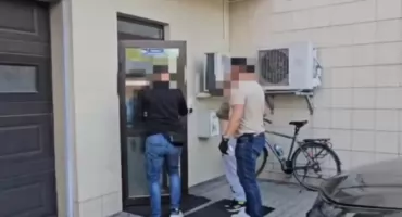 NIE OTWIERAŁA DRZWI, UDAWAŁA KOGOŚ INNEGO. Akcja w Piasecznie!