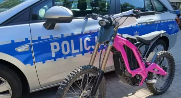 15-LATEK NA ELEKTRYCZNYM MOTOCYKLU. Interwencja w Śródmieściu
