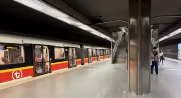 MODERNIZACJE na linii metra M1. CO JUŻ TAM POWSTAŁO?