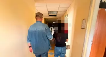 MIAŁA LECIEĆ DO MEDIOLANU. Policjanci zatrzymali ją na lotnisku! 