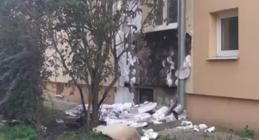 PODPALIŁ SWOJE RZECZY POD BLOKIEM. Areszt w Pruszkowie
