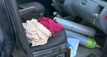 TAJEMNICZE AUTO z TAJEMNICZYMI BUTLAMI na Pradze-Południe