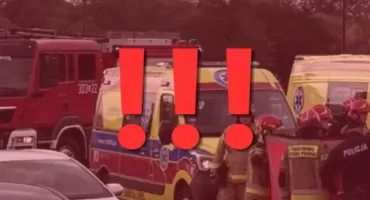 GROŹNY WYPADEK NA TRASIE ŁAZIENKOWSKIEJ. KIEROWCA BYŁ REANIMOWANY