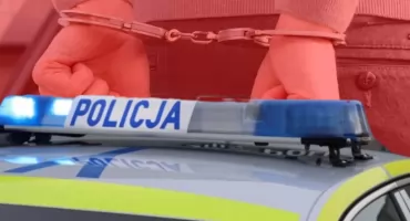 FUNKCJONARIUSZE z komisariatu we Włochach znaleźli 45-LATKA! 