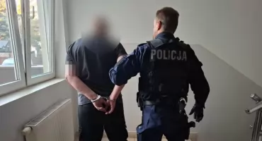 58-LATEK SAM ZADZWONIŁ NA 112. Policja go ZATRZYMAŁA