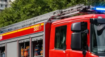 Ewakuacja szkoły pod Warszawą: Rozpylono nieznaną substancję. Trzynaście osób z dolegliwościami, jedna trafiła do szpitala
