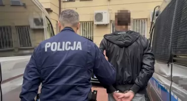 ATAK w Śródmieściu. Rzucił się na 13-latka z PAŁKĄ TELESKOPOWĄ