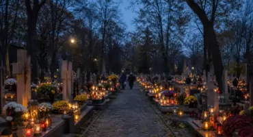 Wszystkich Świętych: na co uważać podczas sprzątania grobów? 